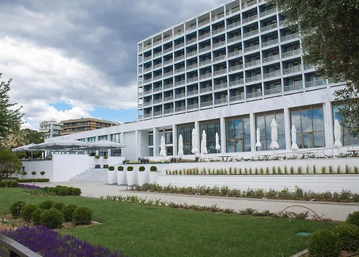 Makedonia Palace